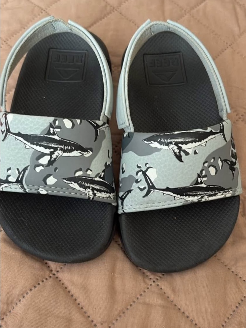 Reef Kids Shark Slide Sandals - Gray & Black